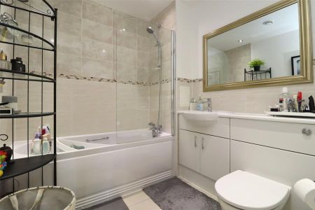 Guildford Road, Woking, Surrey, GU22 - Photo 4