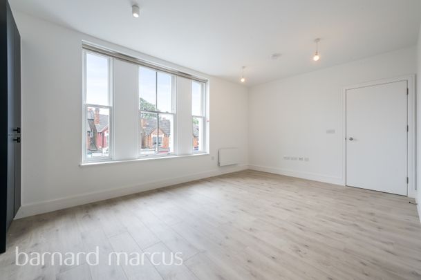 Mitcham Lane, London - Photo 1