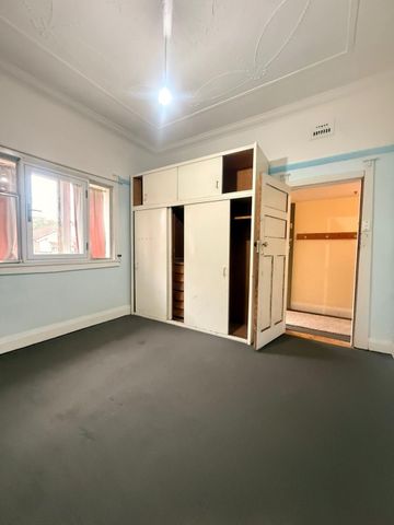 Beautiful 3-Bedroom Home in Prime Ashfield Location - Photo 2