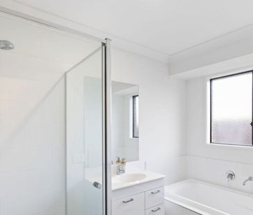 Modern Family Home! - Photo 4