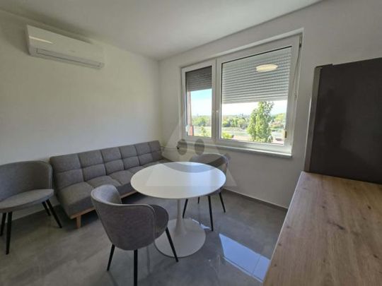 1-izbový byt byt, Komárno, Sídlisko VII, Dunajské nábr. - Photo 1