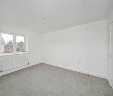 4 bedroom semi-detached house to rent - Photo 2