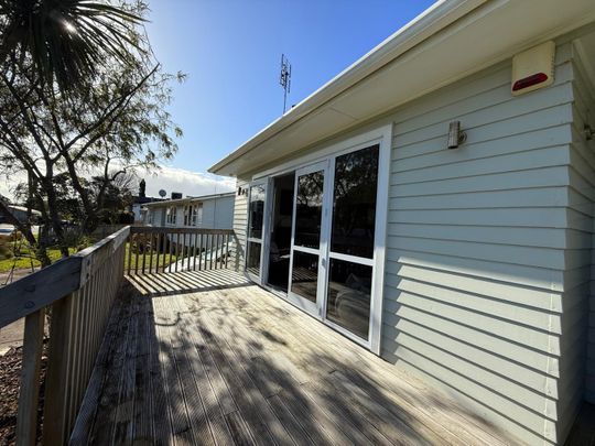 3-Bedroom Home in Prime Pakuranga Location - Photo 1