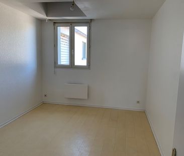 A louer très grand T5 110 M2 avec trois chambres et grand salon/séj... - Photo 4