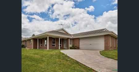 FAMILY HOME ON LARGE BLOCK - Photo 3