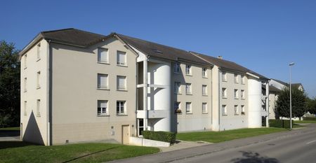 A LOUER T3 A SAINT JULIEN LES VILLAS - Photo 2