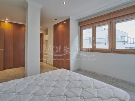 3 room luxury Flat for rent in Centro Tradicional, Alicante, Valencia - Photo 2