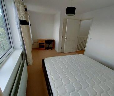 3 bedroom terraced house to rent - Photo 2