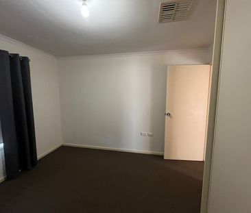 3 Bedroom family home with shed & swimming pool - Photo 6