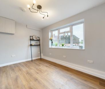 2 bedroom semi-detached house to rent - Photo 4