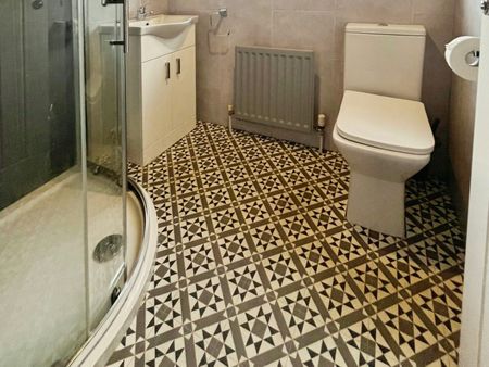 Terraced House to rent on - Photo 3