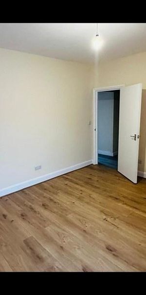 1 bedroom in a flat share to rent - Photo 2