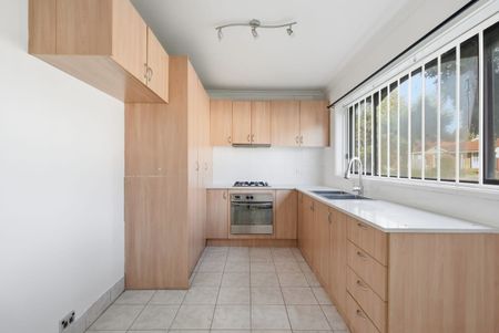 Stylish Ground Floor Living in a Prime Box Hill Location - Photo 2