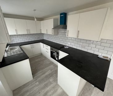 3 bed Semi-Detached - To Let - Photo 6
