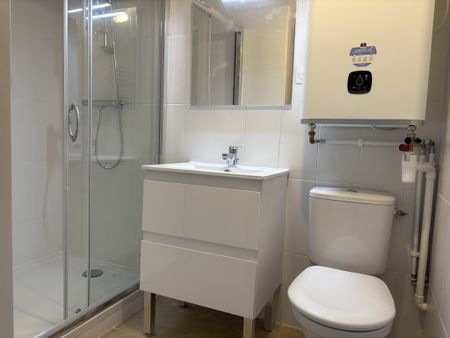 Location Appartement 1 pièce 37m² LE LAVANDOU 83980 - Photo 4