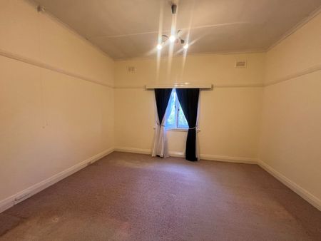 Three Bedroom Home Close to CBD - Photo 4