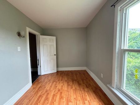 $1,649 / 3 br / 1 ba / 82 1/2 Grey st - Photo 5