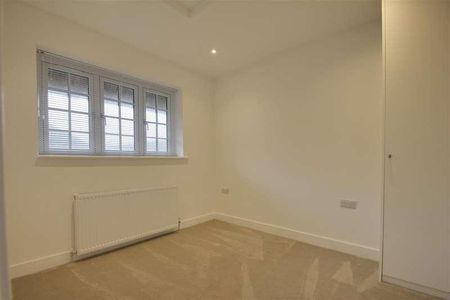 Tudor Court, Ferringham Lane, Ferring, Worthing, BN12 - Photo 2