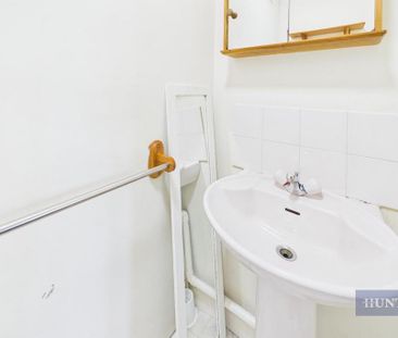 4 bedroom end of terrace house to rent - Photo 5