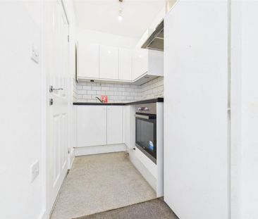 Property to rent - Photo 3