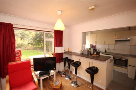 Hazel Close, Englefield Green, Egham, Surrey, TW20 0TN - Photo 2