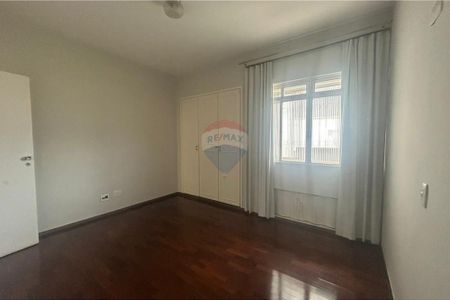 Área privativa com entrada independente na região centro-sul com 4 dormitórios, uma suíte, três vagas de garagem, closet e jardim externo - Foto 3