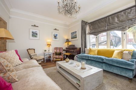 3 bedroom semi-detached house to rent - Photo 5