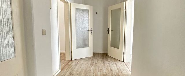 Renovierte 3 Raum Wohnung in Zwickau mit Balkon ab sofort zu vermieten - Foto 1