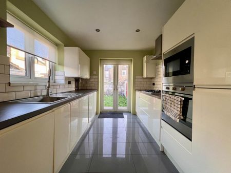 3 bedroom terraced house to rent - Photo 3