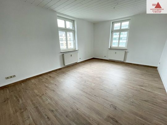 Helle 2-Raum-Wohnung im 1. Obergeschoss in Gornsdorf! - Photo 1