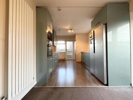3 bedroom end of terrace house to rent - Photo 4