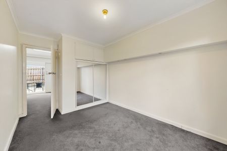 "Essendon Lifestyle Made Easy – Power and Water Included" - Photo 3