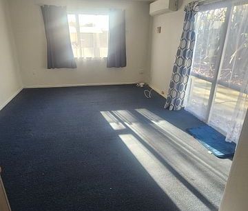 Tidy, centra city unit, Massey side of town, - Photo 1