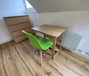1 bedroom in a house share to rent - Photo 5