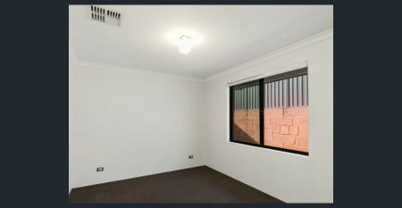 Beautiful & Large 4-bedroom 3-Bathroom - Photo 3