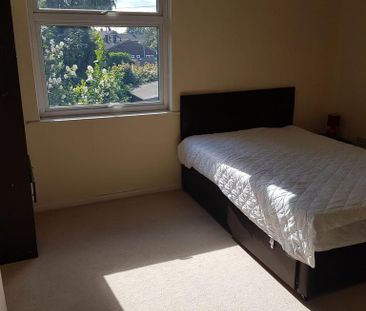 4 bedroom semi-detached house to rent - Photo 2