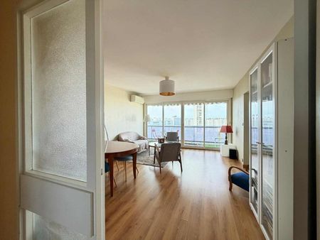 Location Appartement 4 pièces 82m² BORDEAUX 33300 - Photo 2