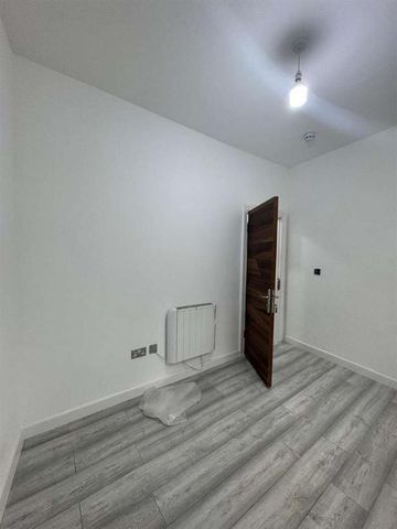 St. Georges Street, Bolton, BL1 - Photo 3