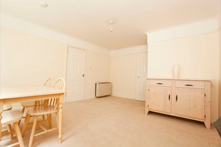 Newly refurbished 1 Bed Westbourne - Photo 2