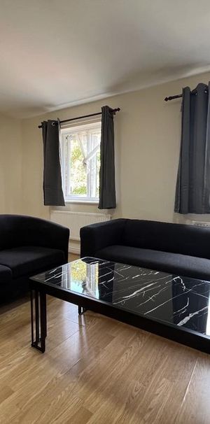 3 bedroom flat to rent - Photo 1
