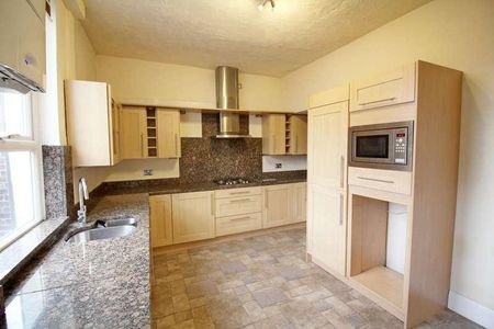 Chesham Road, BL9 - Photo 2