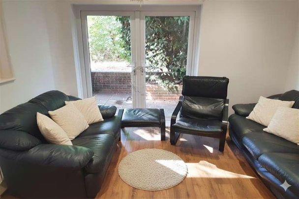 Bedroom Detached House In Bournemouth, BH9 - Photo 1