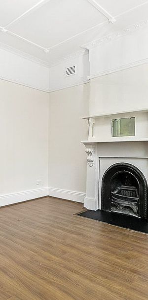 Character filled and perfectly positioned home - Photo 1