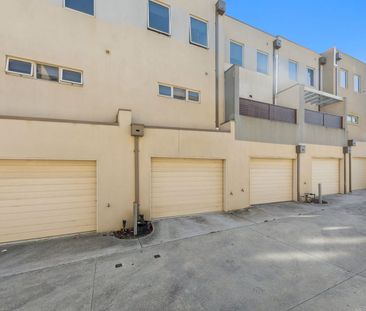 Lakeside Living Opposite Shops – Comfort, Convenience & Lifestyle - Photo 6