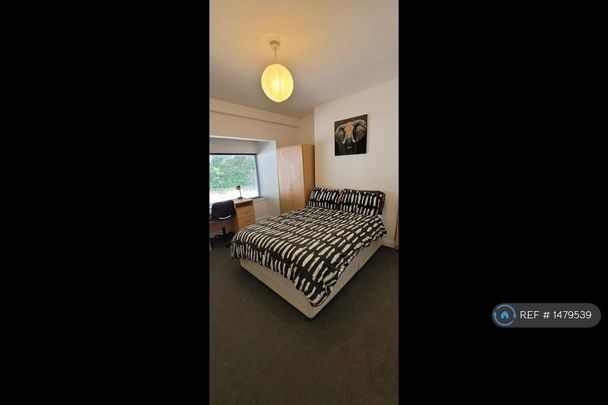 1 bedroom in a house share to rent - Photo 1