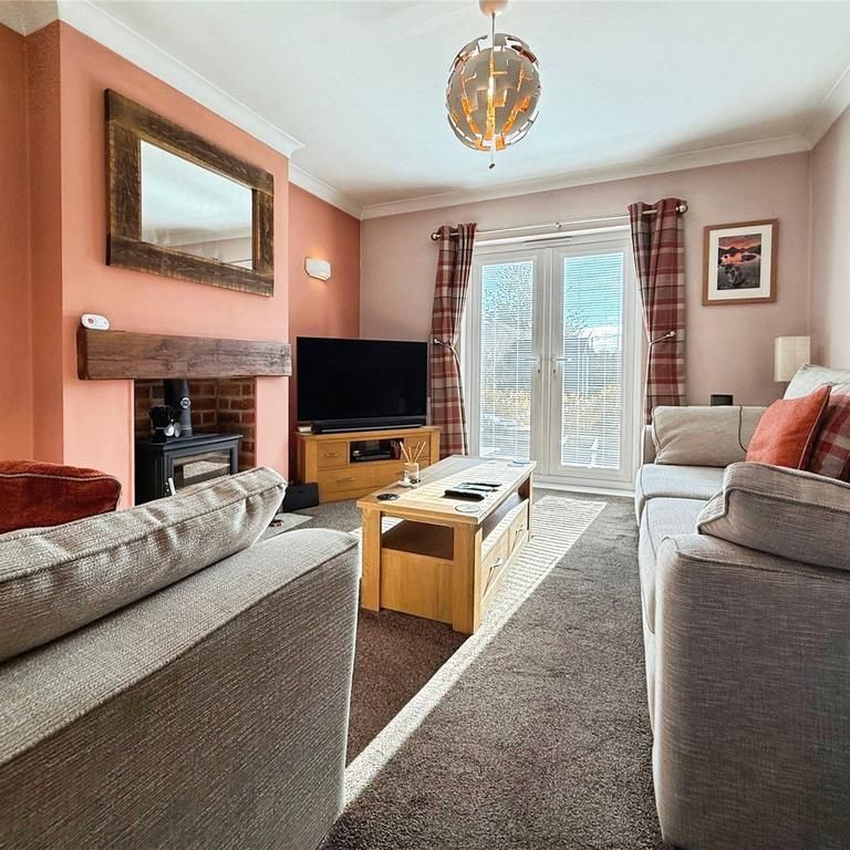 3 bedroom semi-detached house to rent - Photo 1