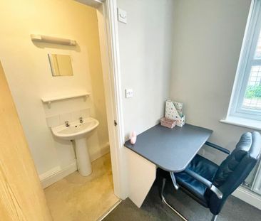 6 bedroom terraced house to rent - Photo 1