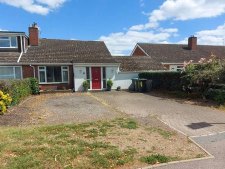 3 bedroom semi-detached bungalow to rent - Photo 4