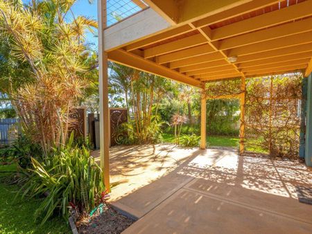 Walk to the Beach - Flexible Family Living in the Heart of Old Bar - Photo 4