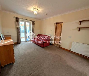 2 bedroom ground floor flat to rent - Photo 2